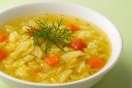 Die alte Zwiebel-Kohl-Suppe, die früher bei allen Herbst- und Winterbeschwerden auf den Tisch kam